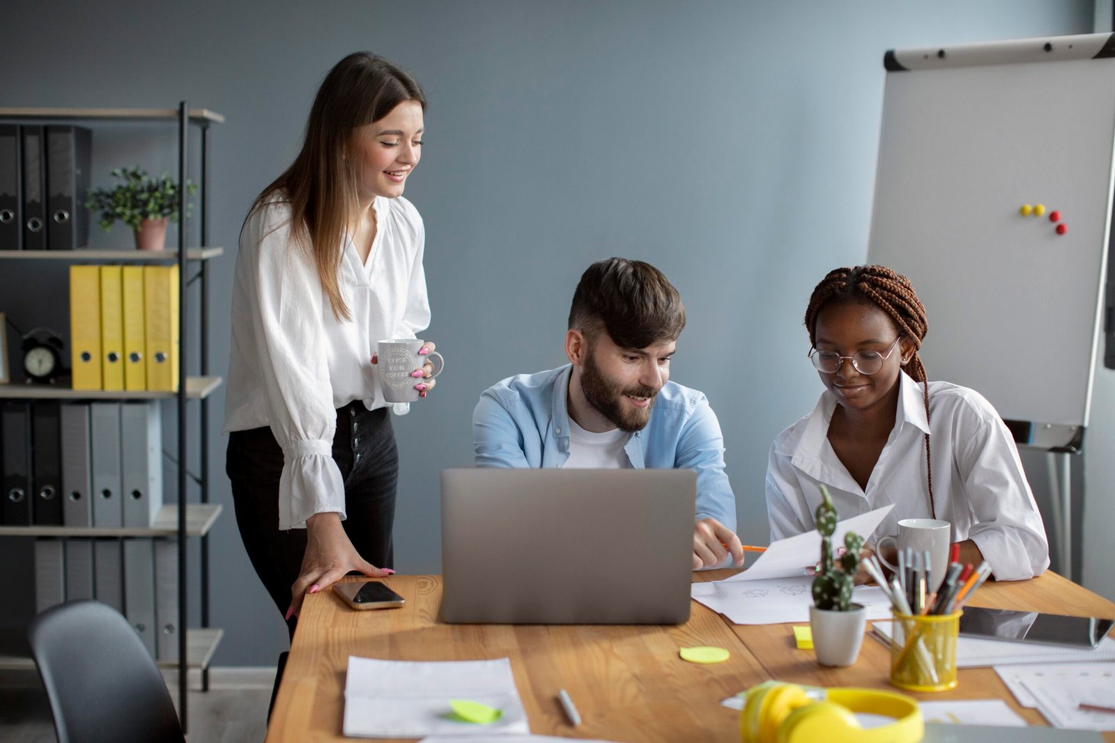 Inglês e espanhol no mercado de trabalho: como um segundo idioma pode abrir novas oportunidades profissionais